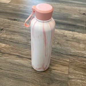 Stainless steel water bottle